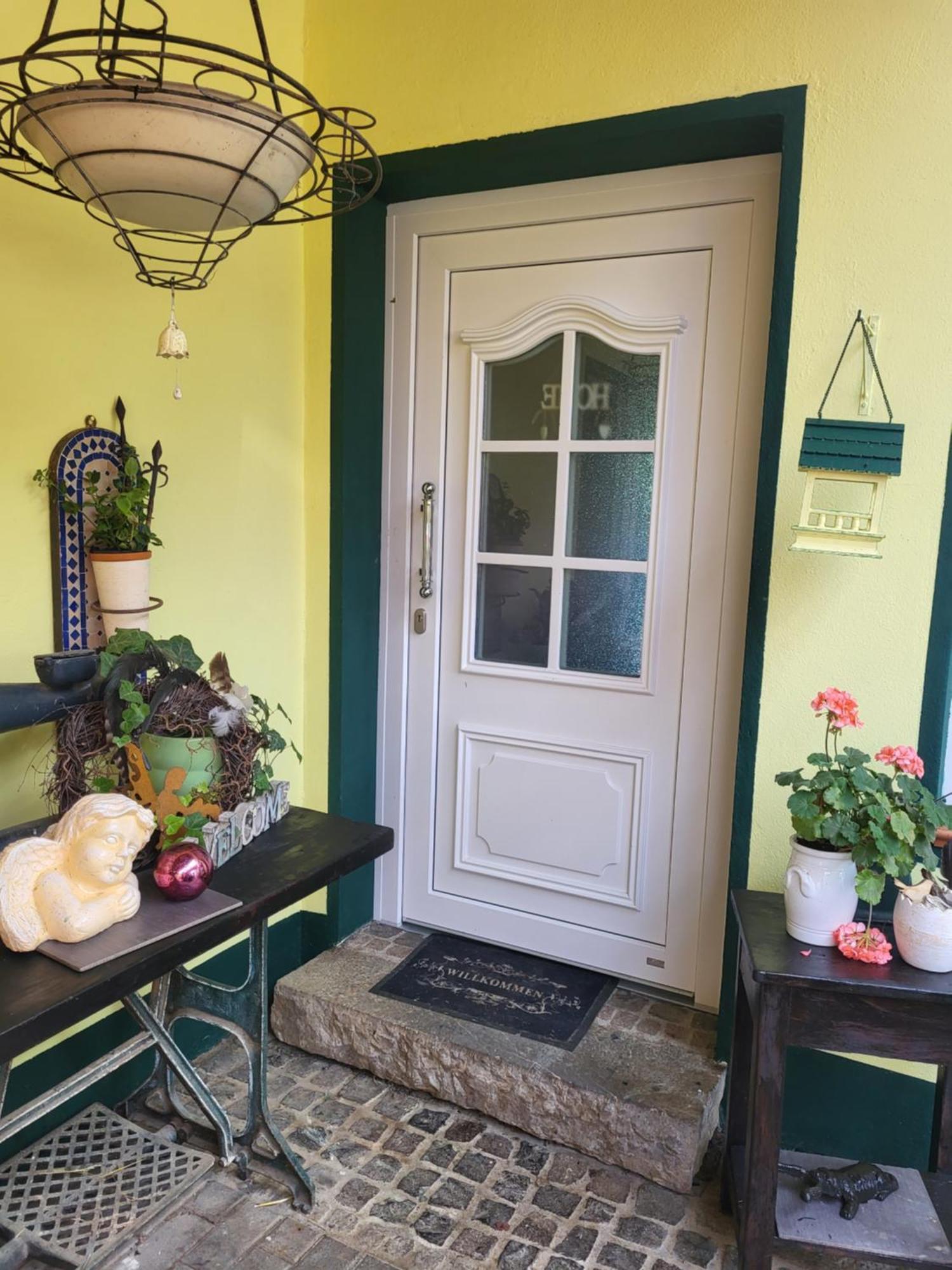Kleine Einzigartige Ferienwohnung Auf Dem Bauernhof, Direkt In Der Natur Mit Blick Auf Schloss Braunfels Luaran gambar